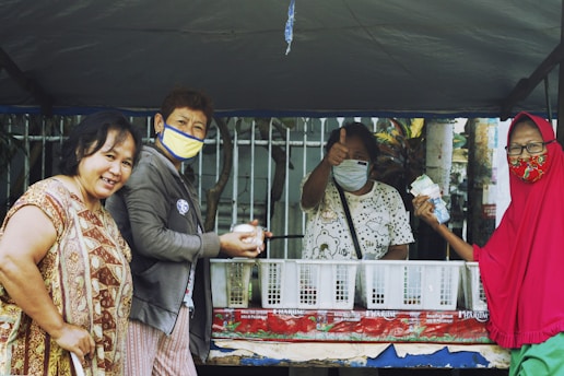 From Budgeting to Bargains: The Changing Shopping Strategies of Indonesian Housewives Amidst Economi
