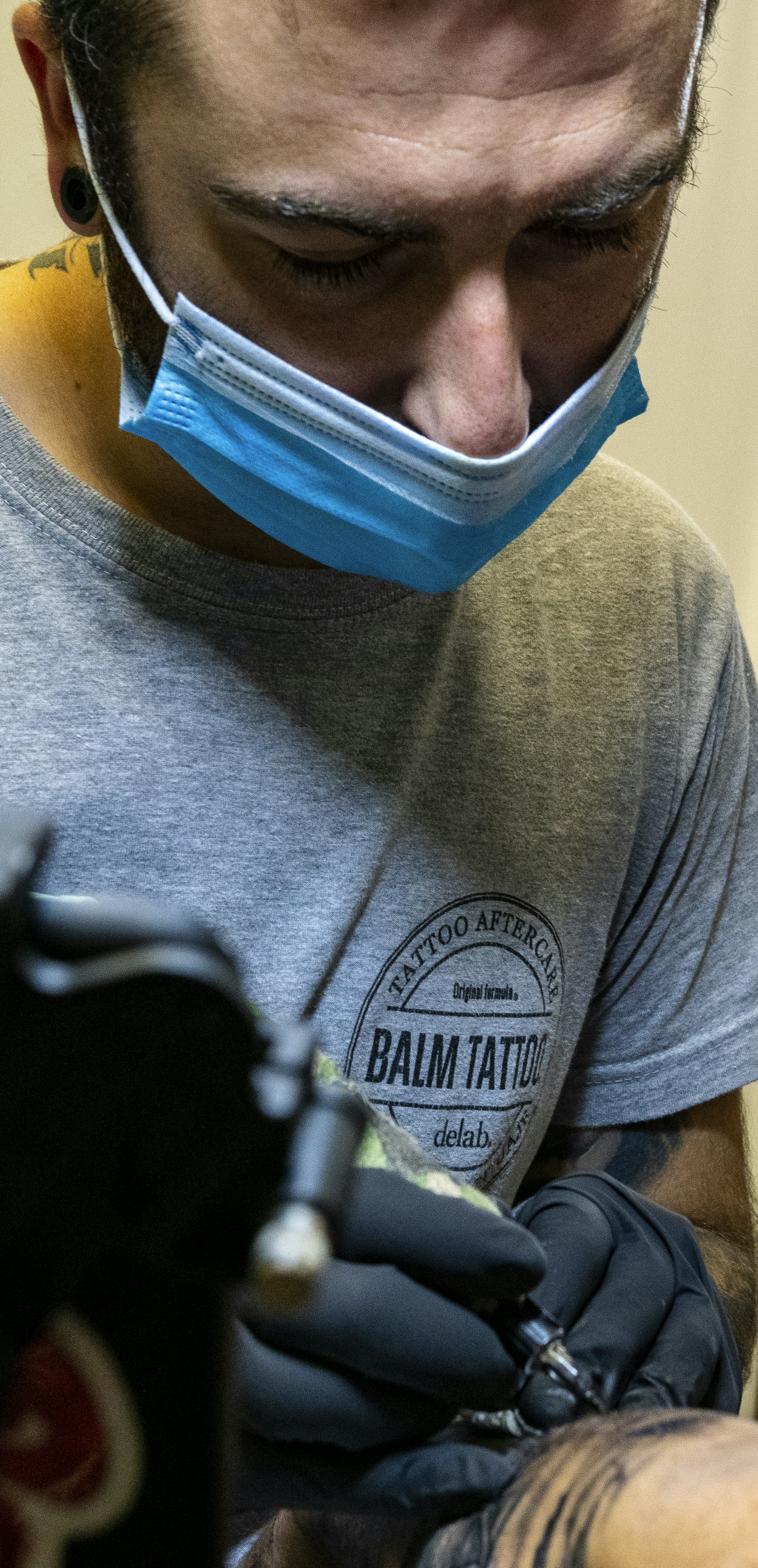 Expert facial waxing for smooth, perfected skin