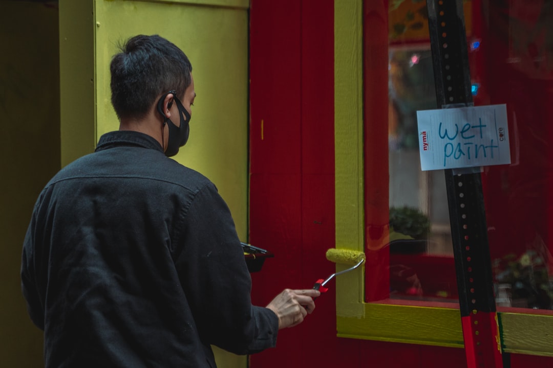 Person signing up on a trading platform