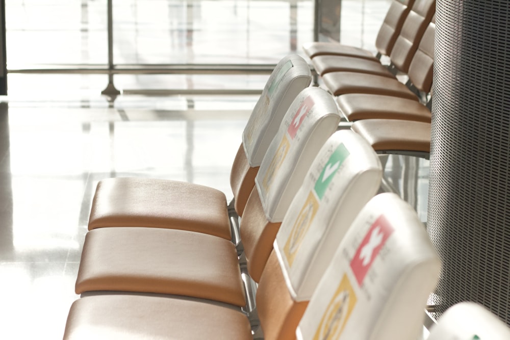 a row of chairs sitting next to each other