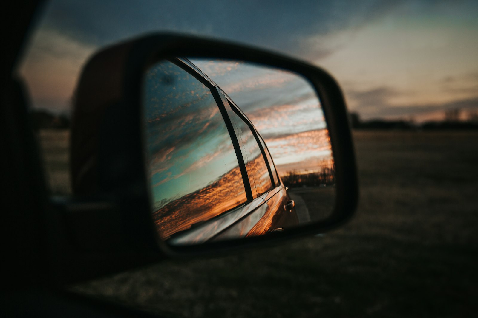 Rétroviseur au crépuscule