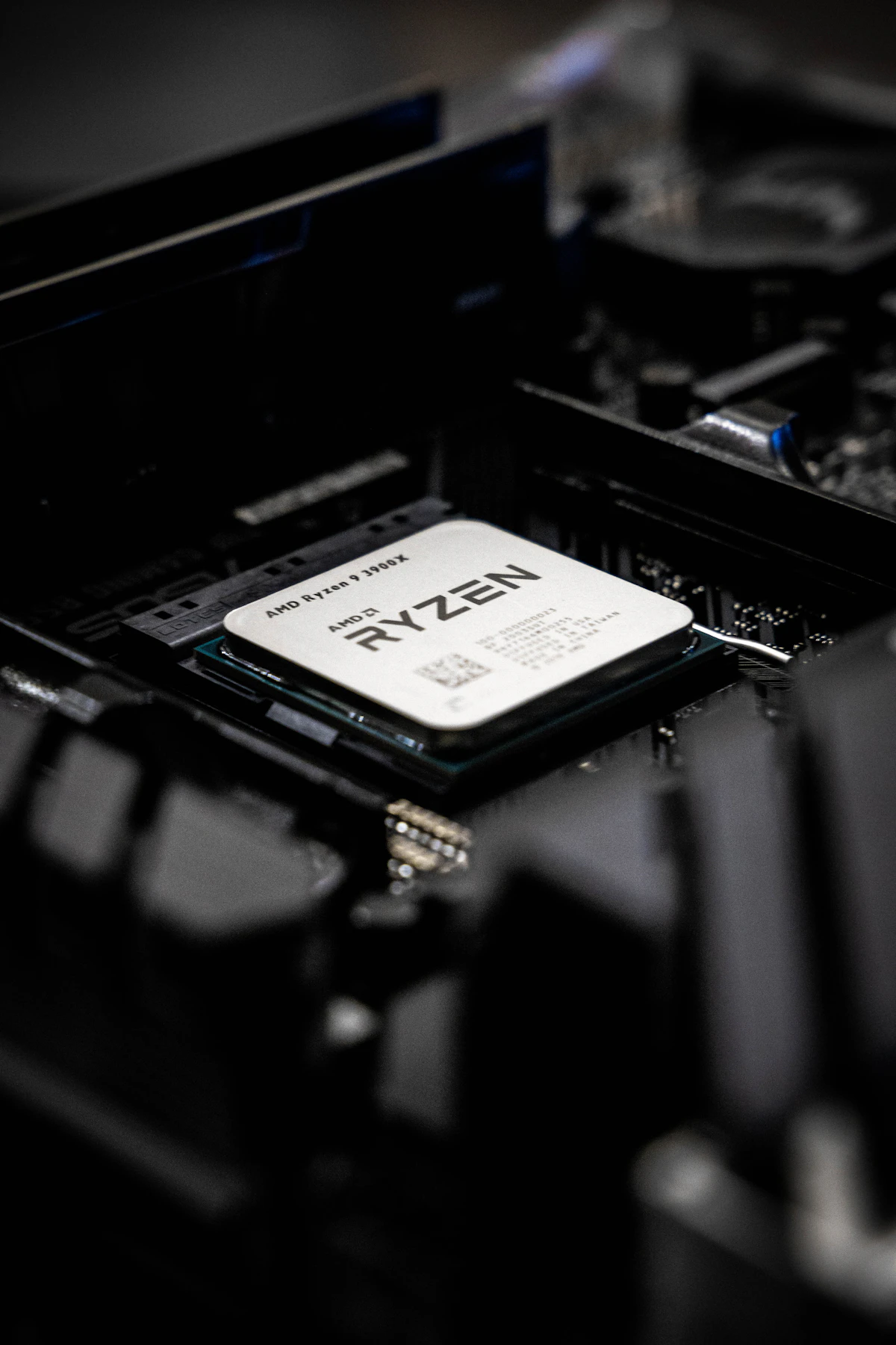 AM4 to AM5 in 2026: Upgrade Now or Ride Out DDR4?
