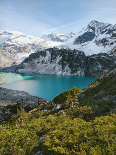 lake in the middle of mountains