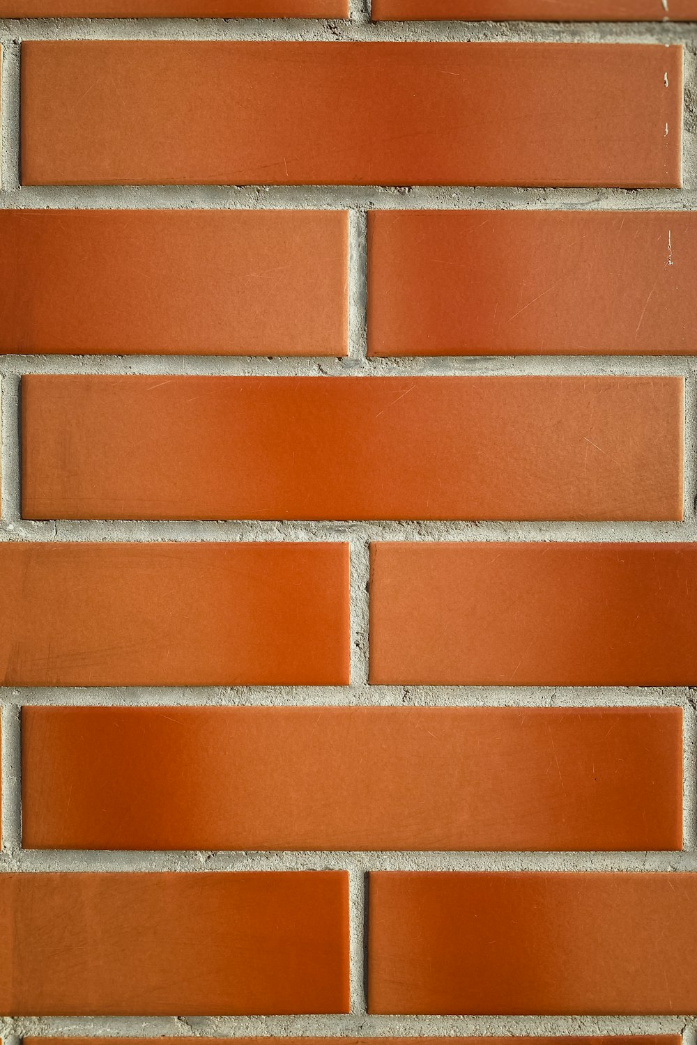 Pared de ladrillo marrón y blanco