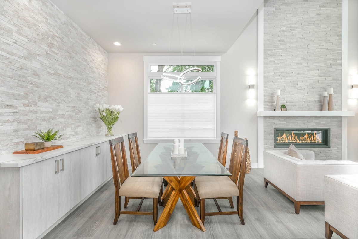 Mesa de Jantar Elegante: Como Transformar a Sala de Jantar com o Móvel Certo e a Decoração Perfeita