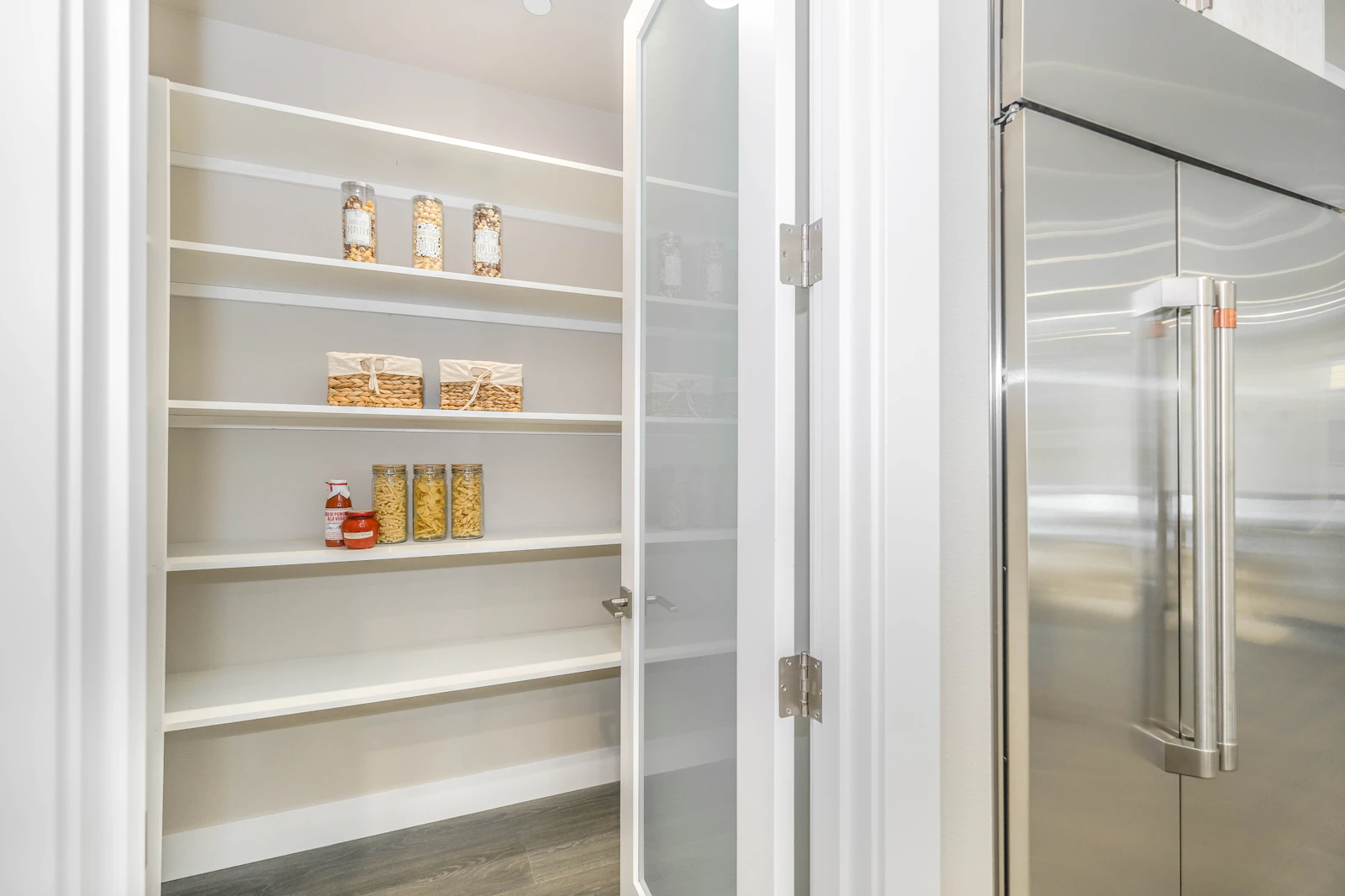 Floor-to-ceiling pantry unit