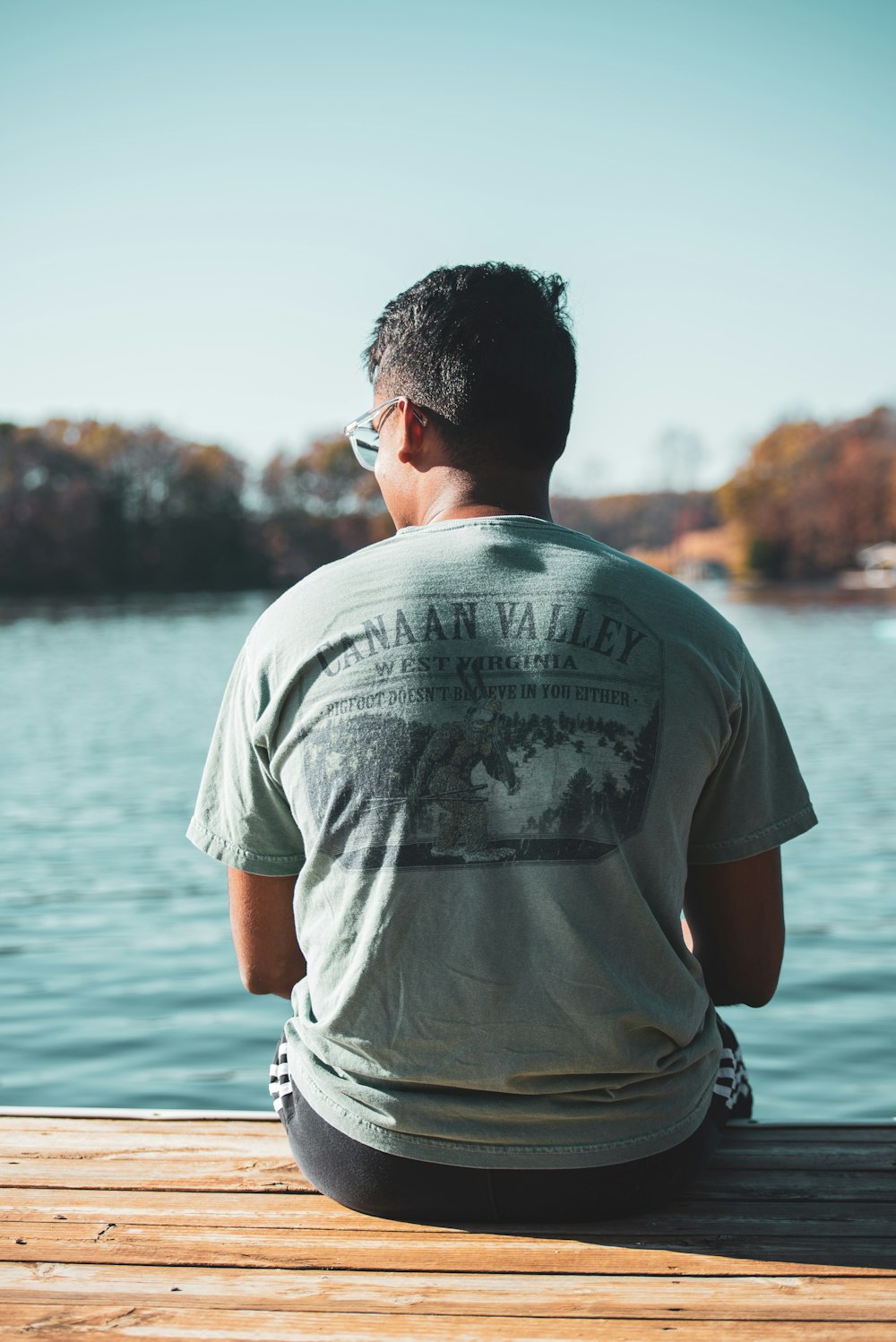 man in grey crew neck t-shirt standing near body of water during daytime