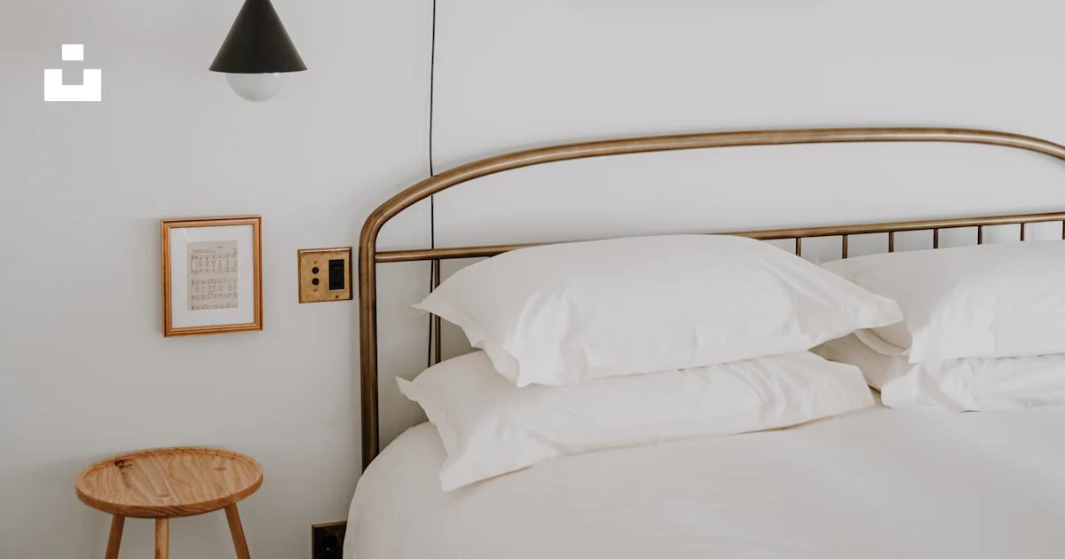 Oreiller de lit blanc sur le lit photo – Image gratuite de Design d ...
