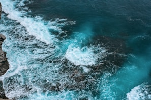 ocean waves crashing on shore during daytime