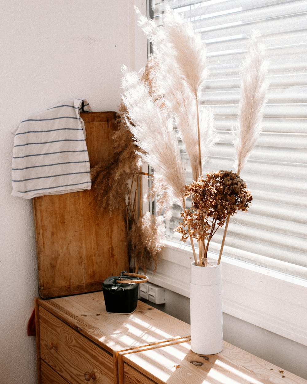 white feather on black pot