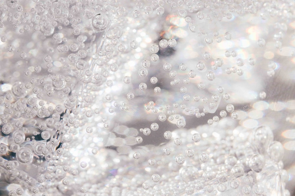 gotas de agua en la superficie de vidrio