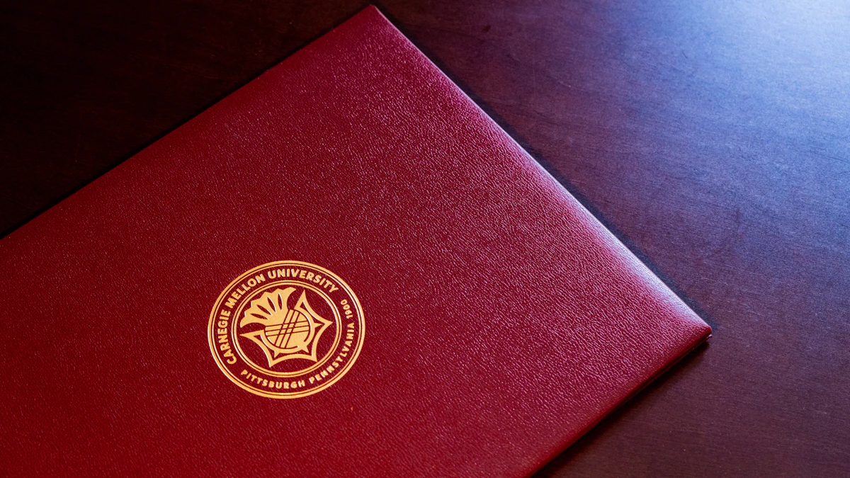Map ijazah merah berhias emas di atas kain hitam