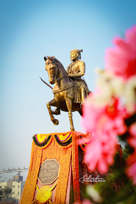 man riding horse statue during daytime