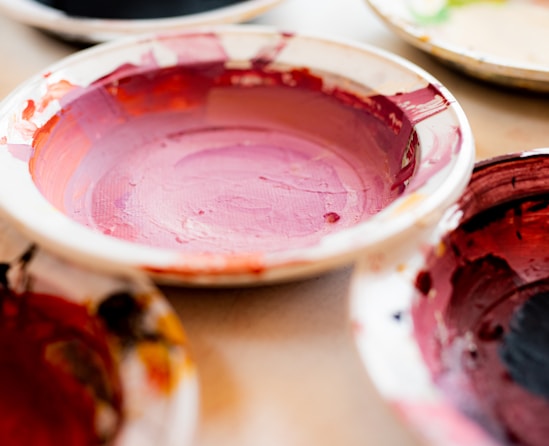 white and red ceramic bowl