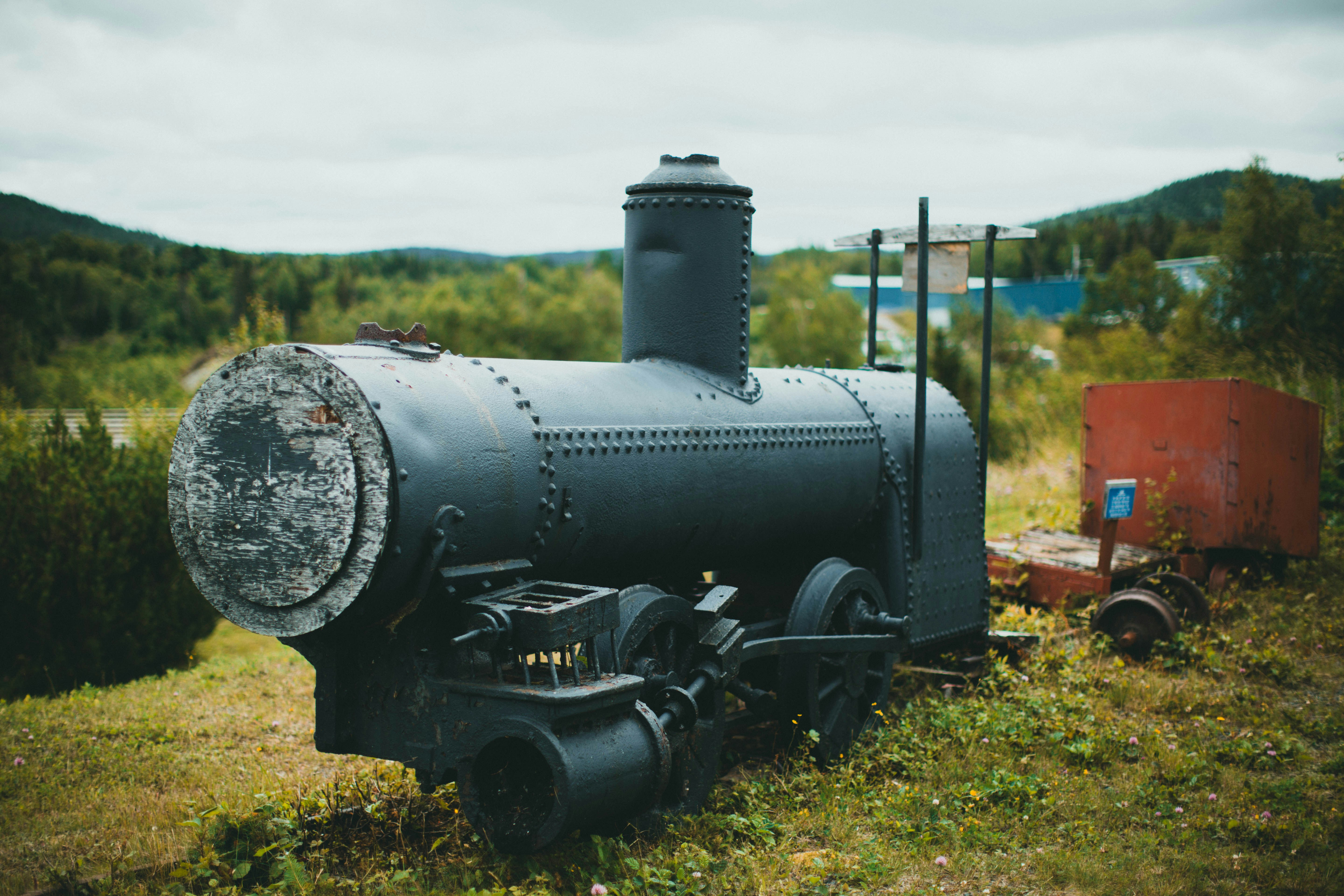black train on rail road during daytime