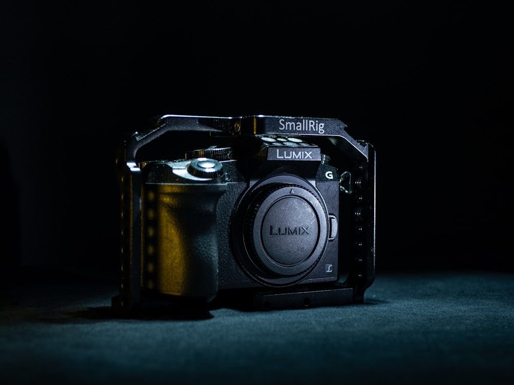 Schwarz-Silber Nikon Kamera