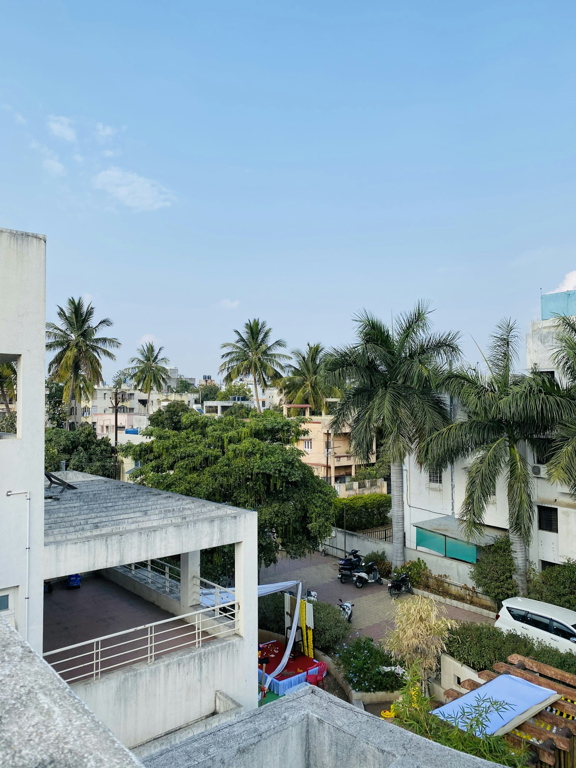 black and white bed linen