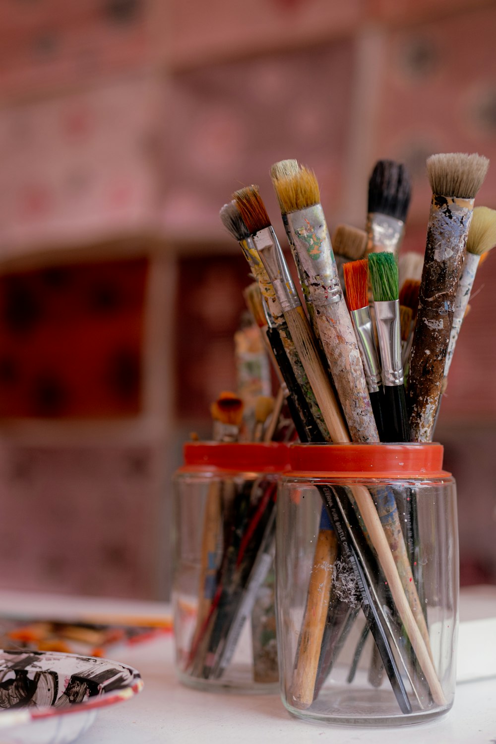 Brown and red paint brush in clear glass container photo – Free Art Image  on Unsplash