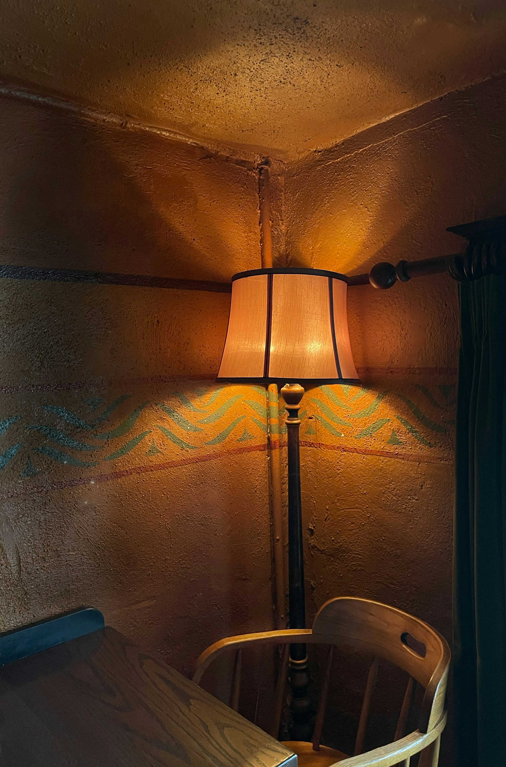 gray computer monitor