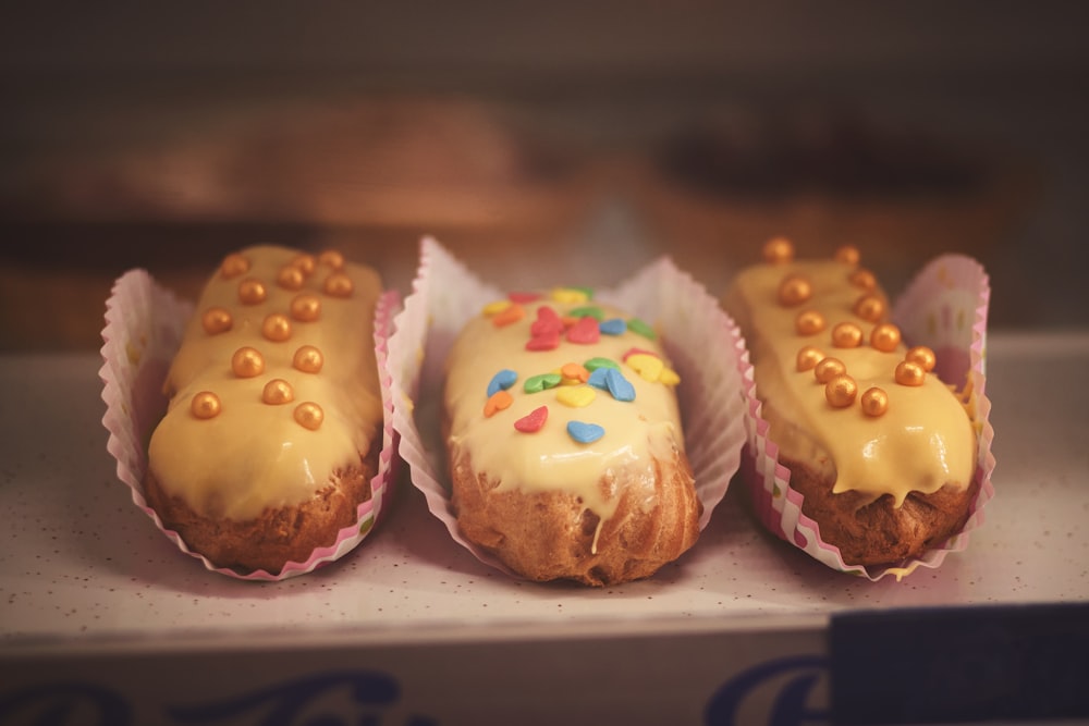 Eclair Phủ Socola Vàng
