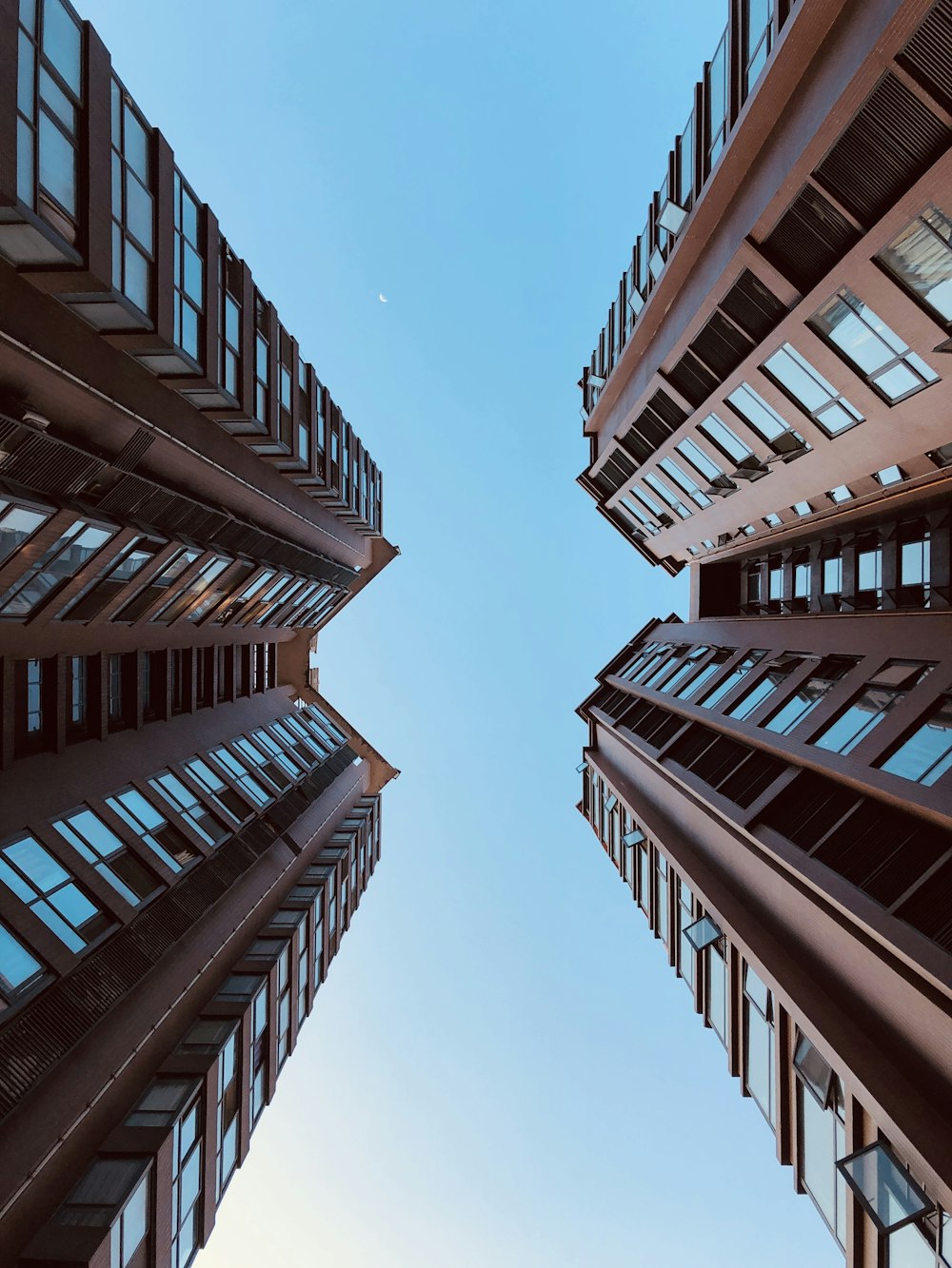 blue and brown concrete building