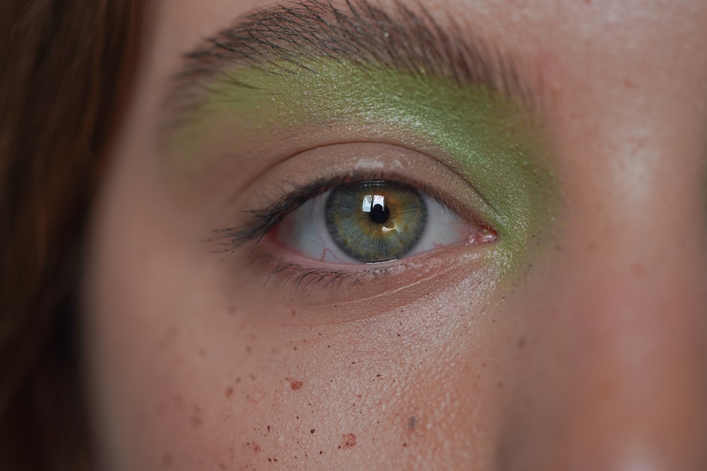 persons green eyes and green eyes