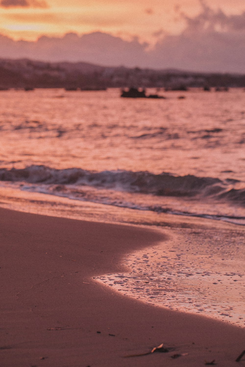 ocean waves crashing on shore during daytime