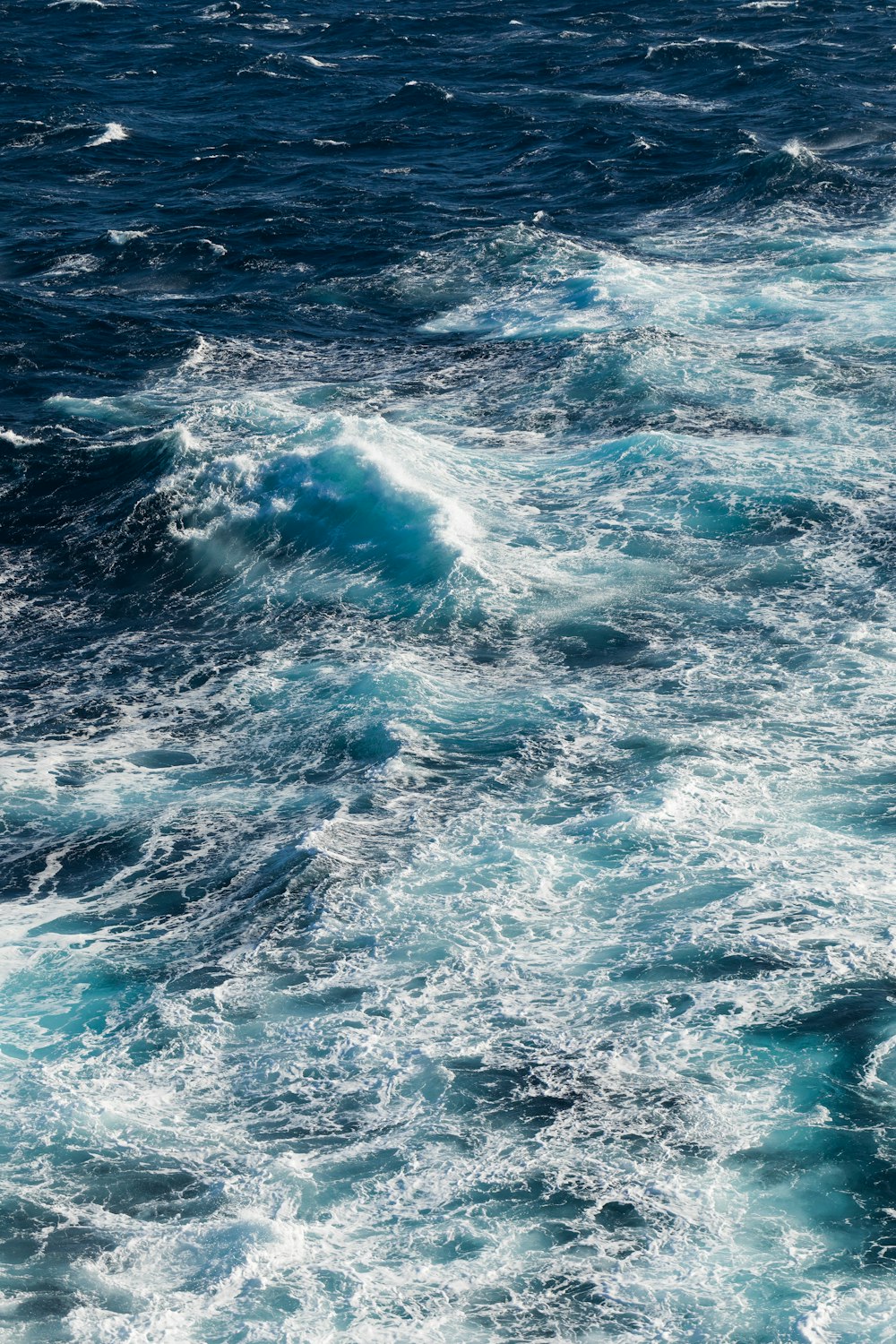 ocean waves crashing on shore during daytime