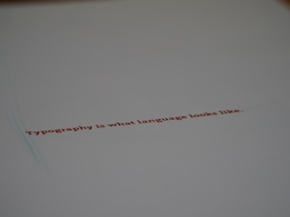 Close-up of the minimalist t-shirt front with the text '9 uhr morgens und leicht einen sitzen' in clear typography on a white background.