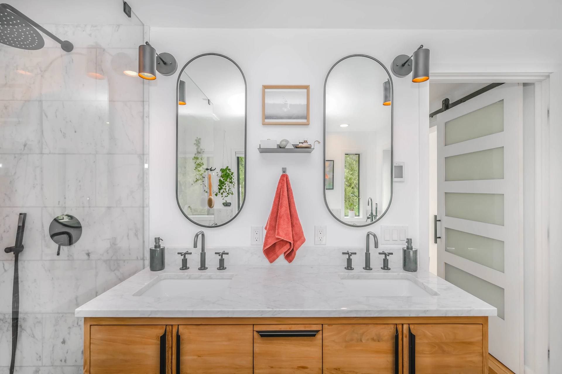 white ceramic sink with mirror