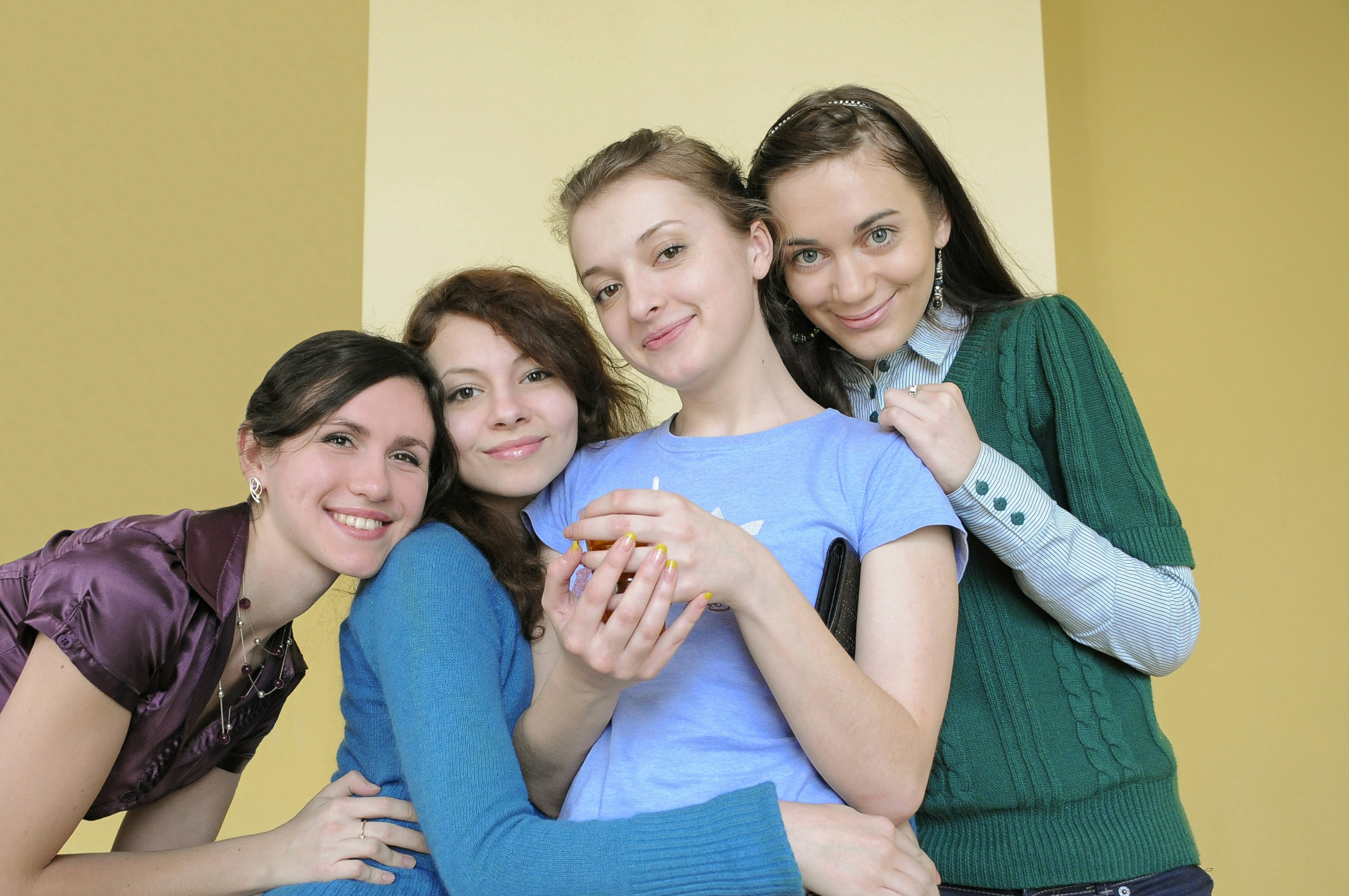 The Friends cast, highlighting Lisa Kudrow as Phoebe -  lisa kudrow