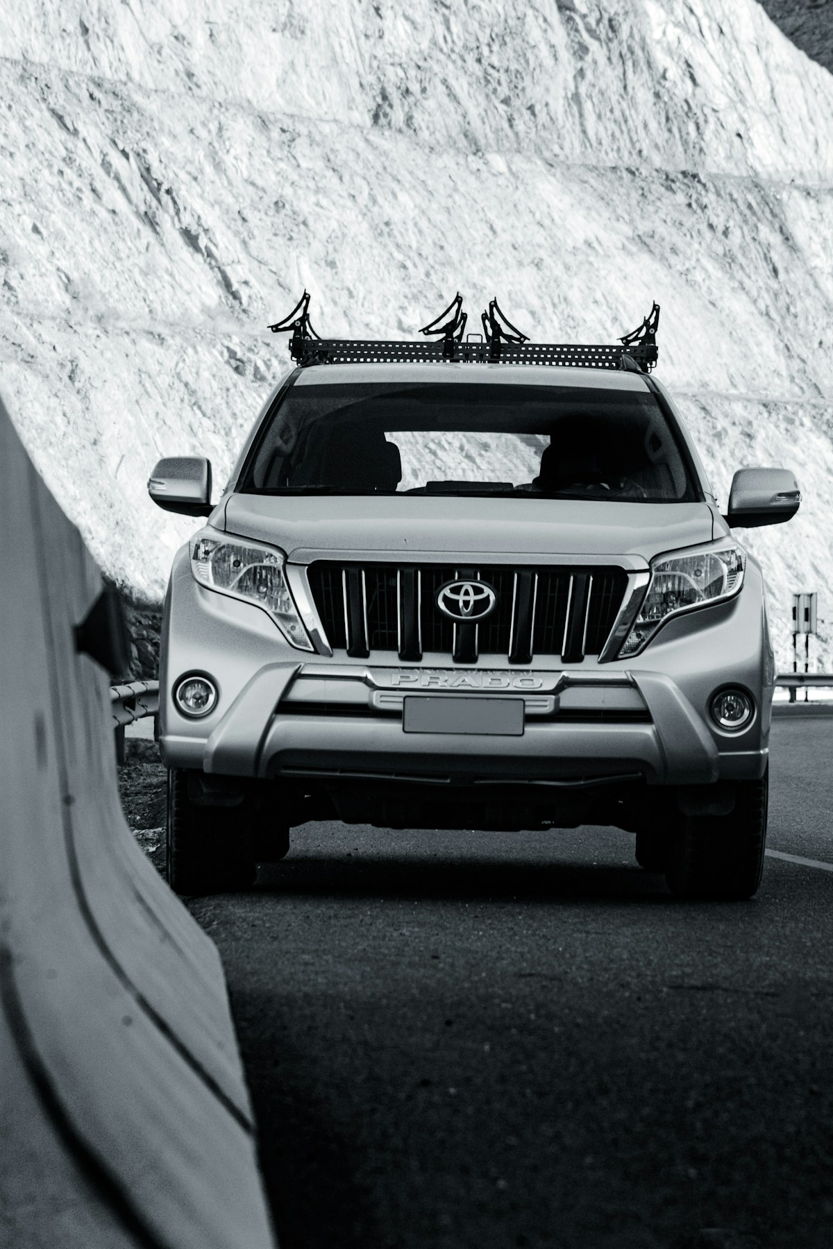2024 Toyota Prado — photo 1 sur 2