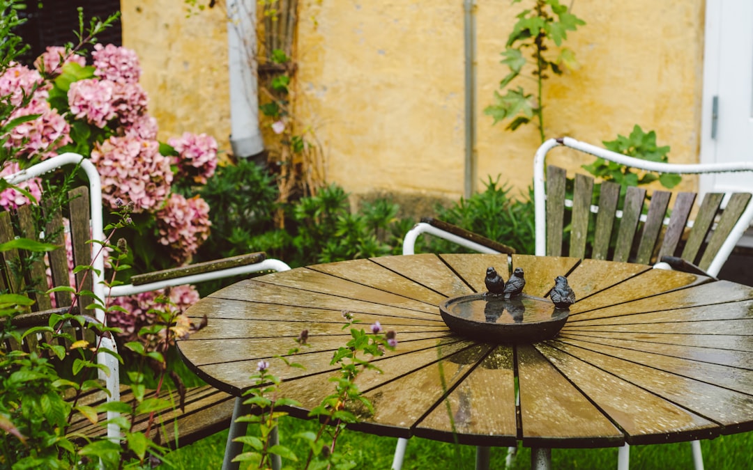 black metal round table with chairs