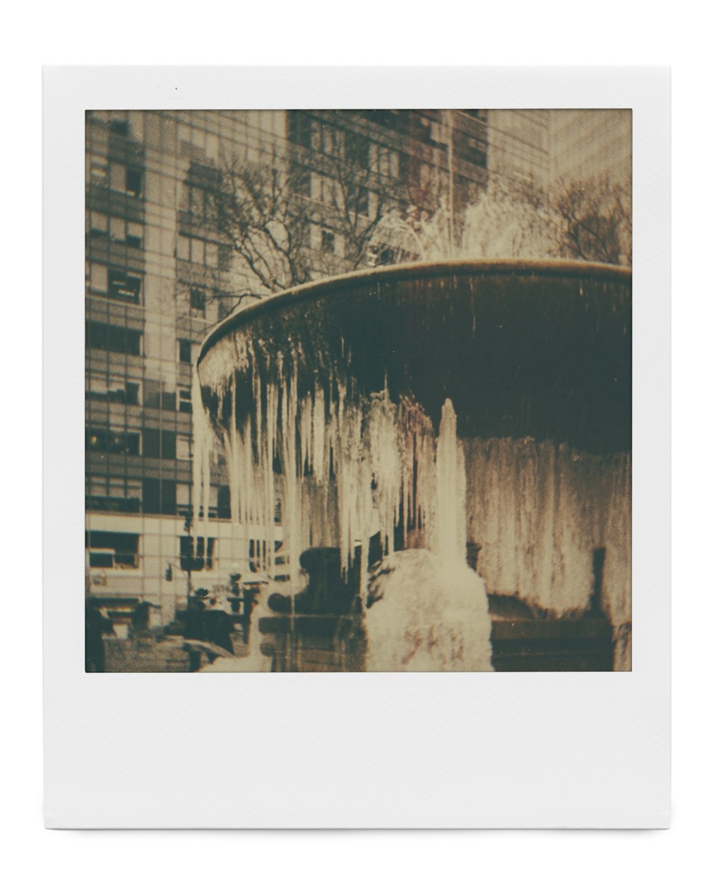 water fountain in grayscale photography