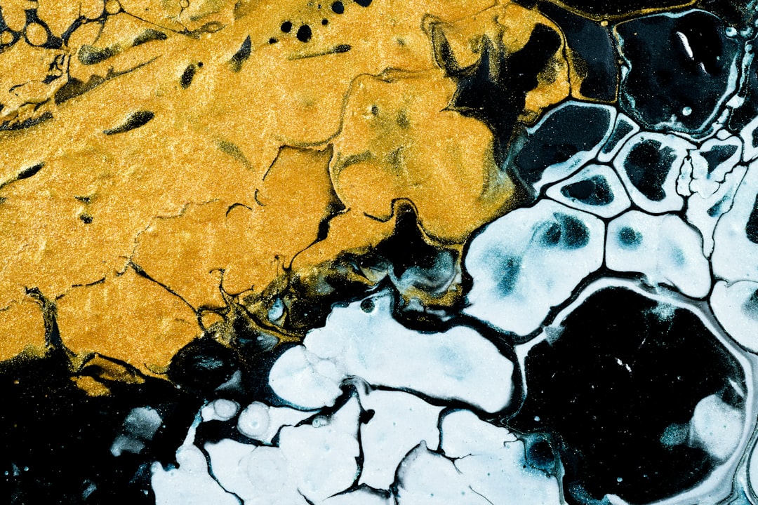brown and white abstract painting, Gold and platinum gradient fluid art on black base