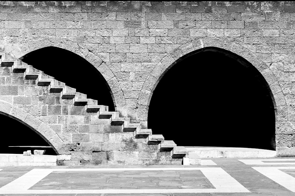 Pared de ladrillo de hormigón gris durante el día