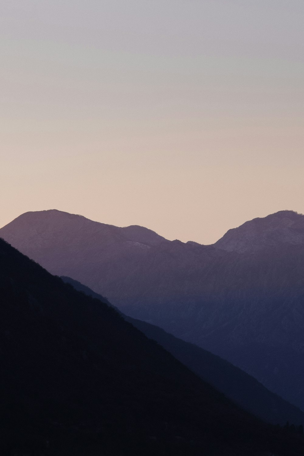 silhouette of mountains during daytime