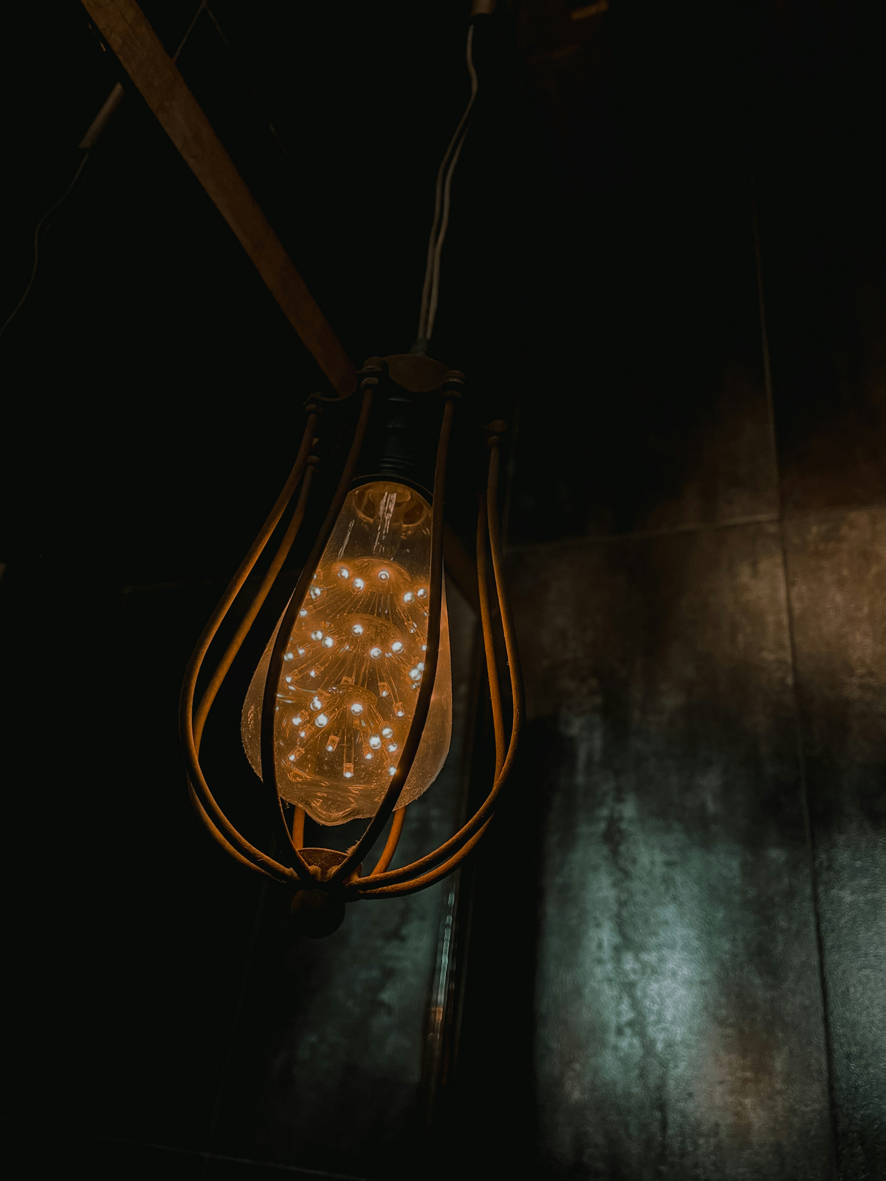 黒と茶色のレザースリングバッグ