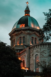 gray and brown concrete building