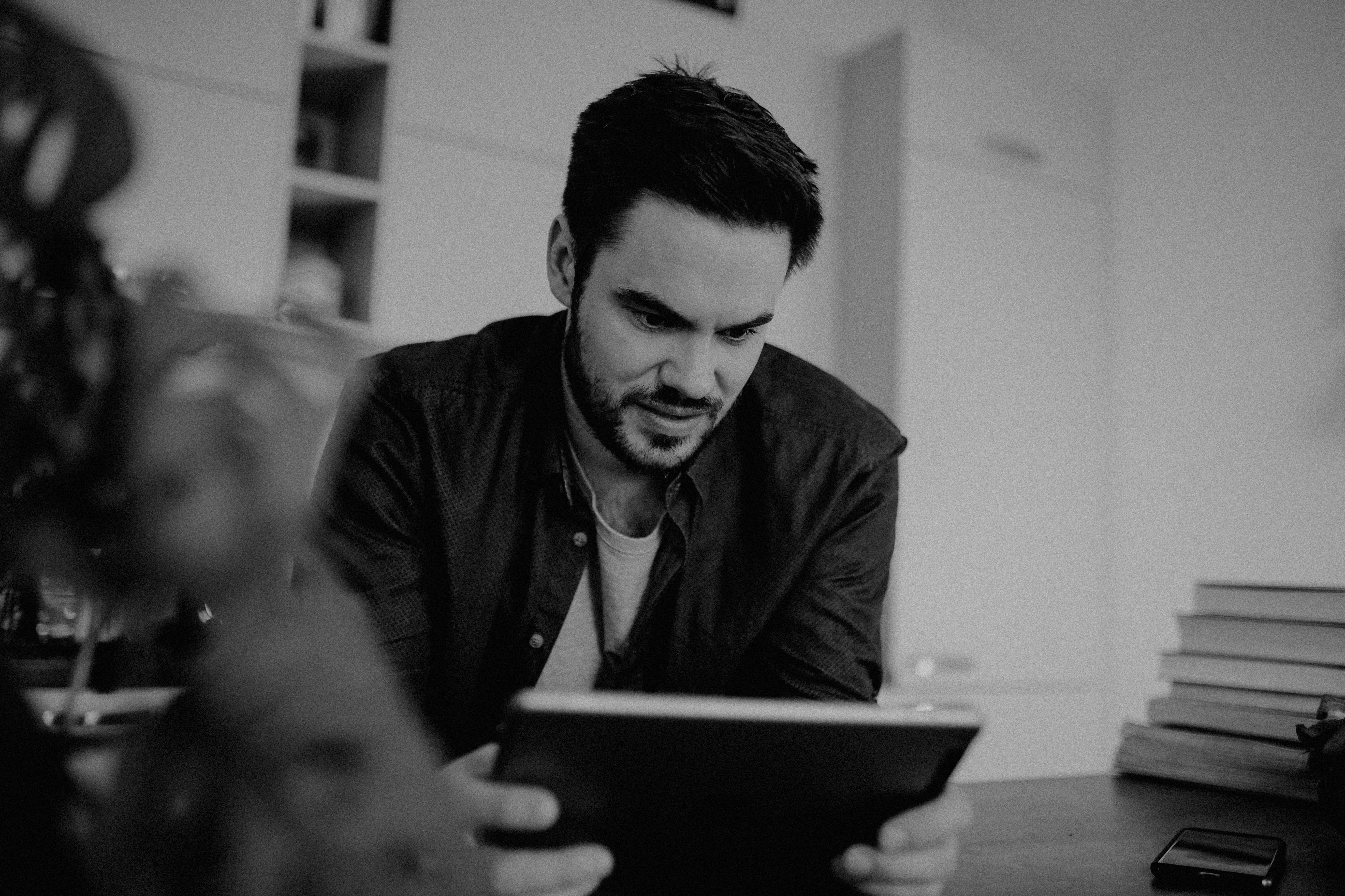 Reading Ipad Pictures Download Free Images On Unsplash
