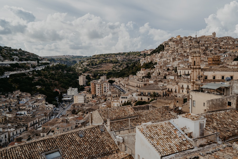 veduta aerea della città durante il giorno