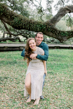 A joyful couple posing in a sunlit Akşehir park during their wedding photo shoot.