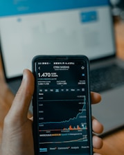 Conceptos financieros y hábitos para mejorar tu salud económica.