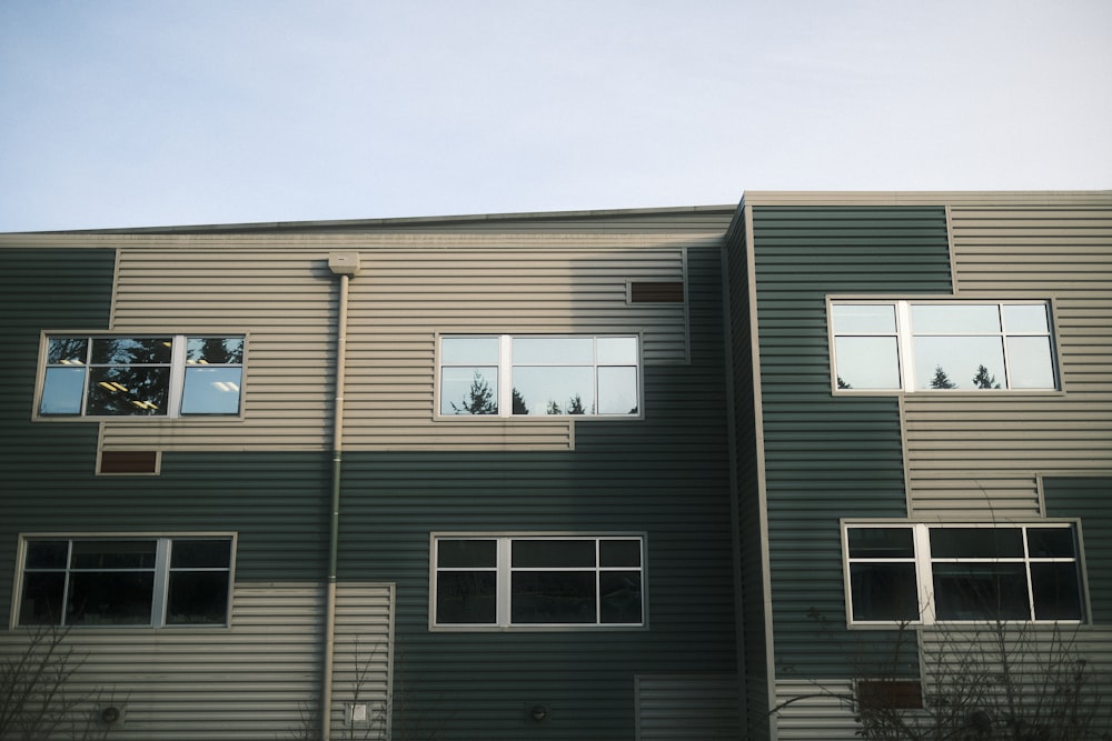 brown and white concrete building