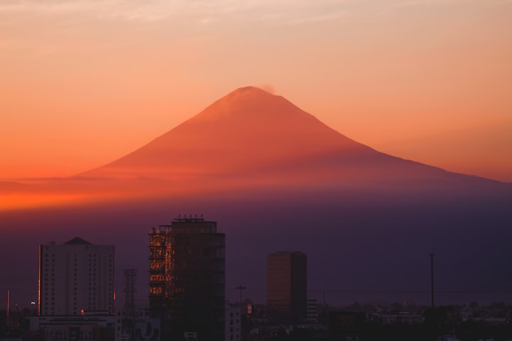 A nivel mundial, 49 volcanes están en erupción continua, incluido el Popocatépetl