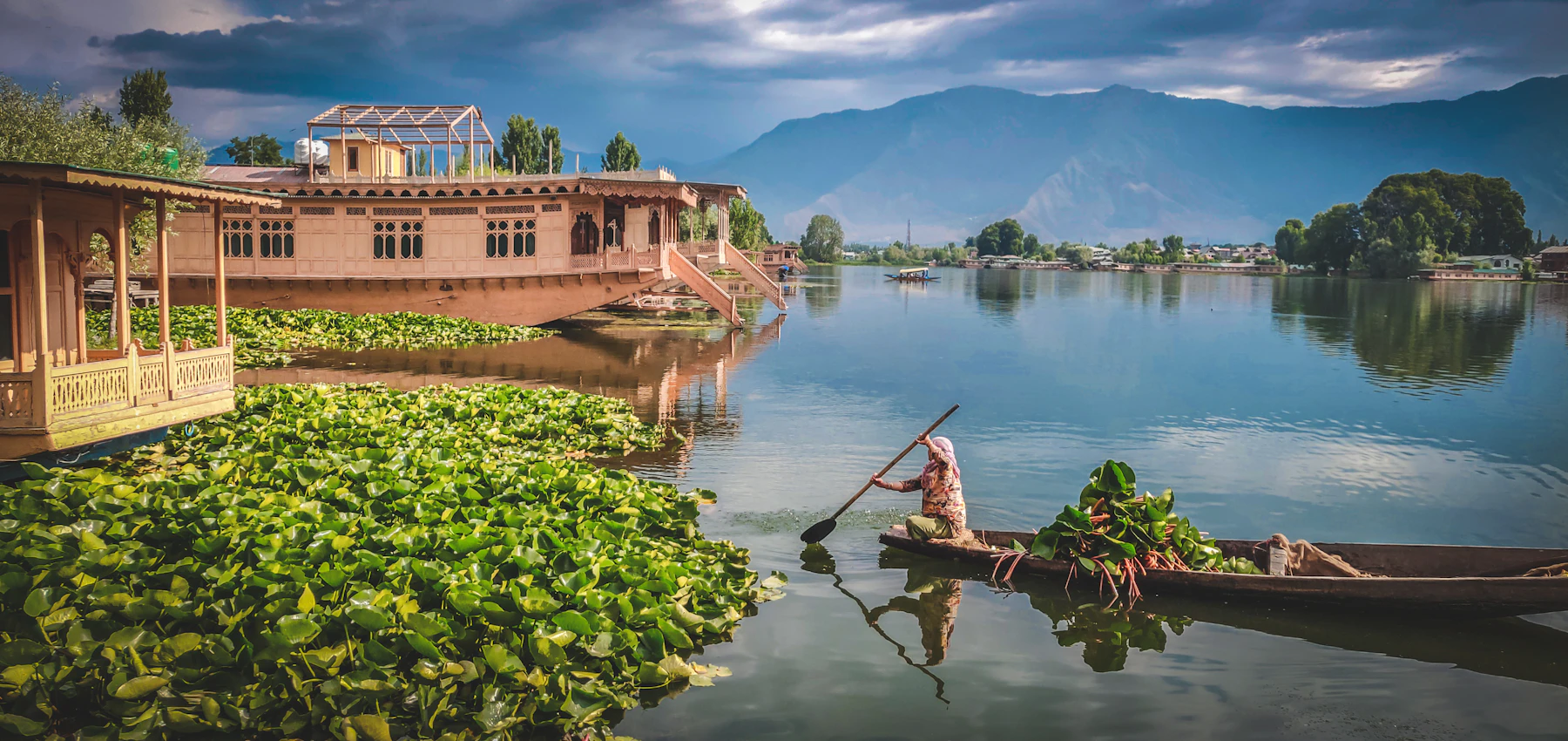 Kashmir in winter: snow, houseboats and hot kahwa