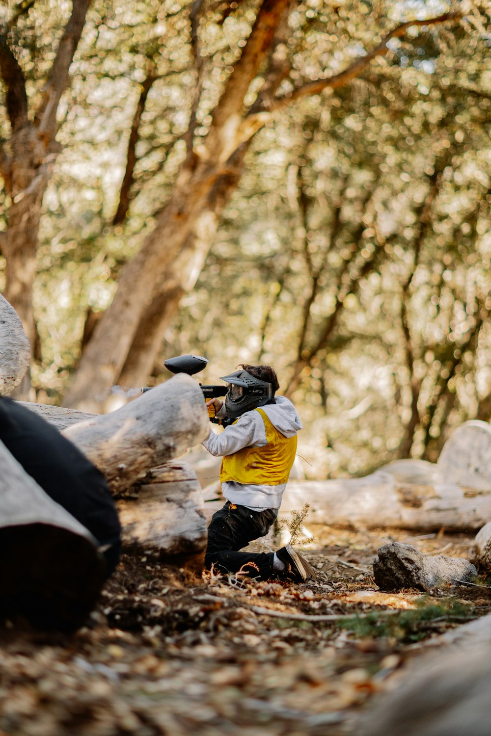 Homme Avec Arme À Feu Jouant Au Paintball. En Plein Air Banque D'Images et  Photos Libres De Droits. Image 148770223