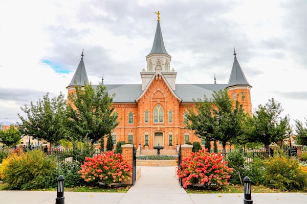 Exploring Moroni: Local Dishes, Restaurants, and Traditional Recipes