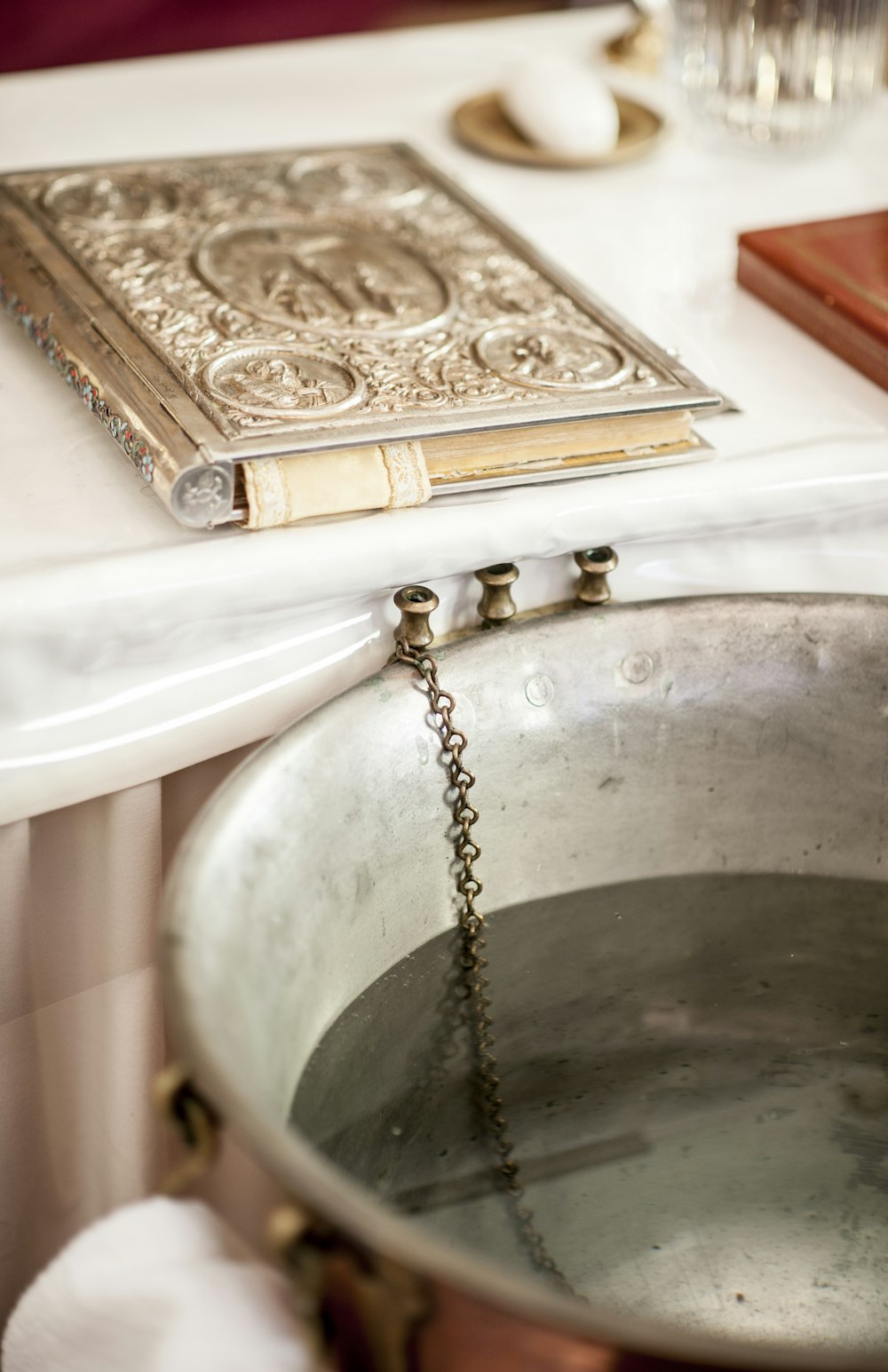 silver round shower head on white bathtub