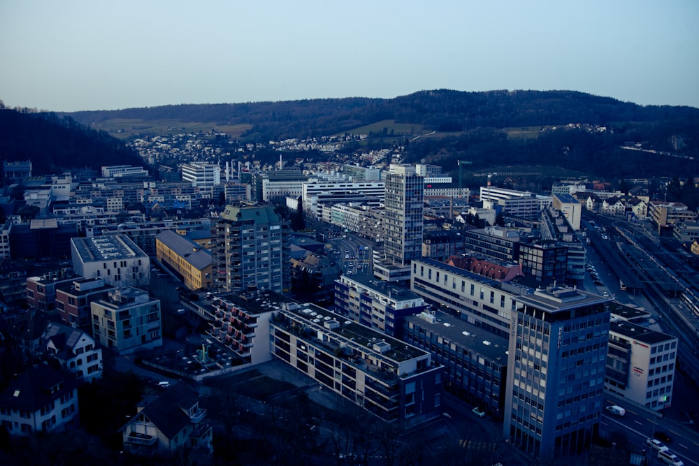 Vista aérea de los edificios de la ciudad durante el día